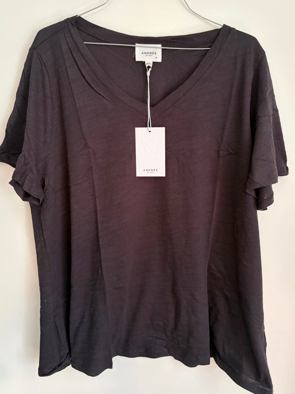 ANDREE BY UNIT Black V-Neck Tee with Hang Tag
